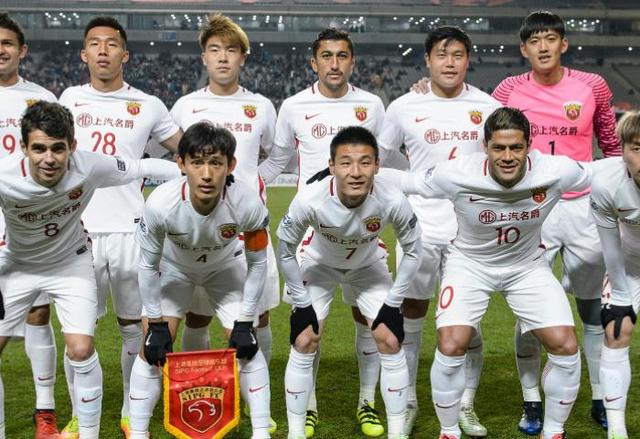 南宋建炎年间，少主即位，国师擅权。是时镇世封印被解，各路妖魔纵横世间，遂令杭州城人心惶惑。适值此时，玄光寺的欠亨僧人（郑恺 饰）和女降魔师菁菁（张雨绮 饰）在一次降魔步履中相遇。一千年前，欠亨和菁菁是天界的金童玉女，两人因背犯天条相恋而被贬下尘寰，被罚循环十世而不得说一句话。下凡之前，菁菁决意不饮忘情水，所以堆集了千年的记忆，她时刻巴望重逢金童，再续前缘。 另外一方面，昔时被金童和佛祖所降伏的毒龙重现世间，他正诡计加害现今天子，夺取社稷。金童玉女重逢之路还有没有数的患难，他们的缘分此生可否有一个美满终局？